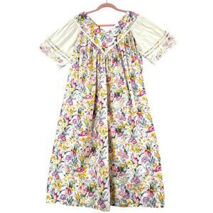 Chance Encounters Short Sleeve V Neck Loose Fit Floral Vintage House Coat Medium